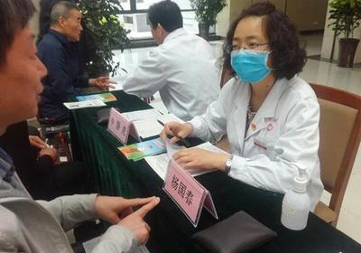 市中醫(yī)院舉辦“關(guān)注高尿酸 關(guān)愛(ài)痛風(fēng)患者”健康義診活動(dòng)
