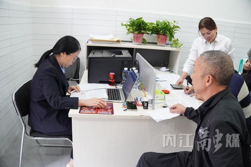 內(nèi)江市市中區(qū)行政審批局 流動服務(wù)點(diǎn)打通證照辦理“最后一公里”，貼心代辦服務(wù)暖民心